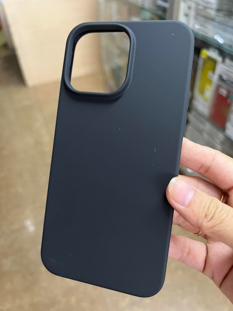 Ốp Lưng iPhone 14 Pro Max Silicon Hiệu Memumi Chính Hãng được làm bằng chất liệu silicon cao cấp lỏng có độ chống rách tuyệt vời, chống nắng, chống lão hóa, không dễ vàng, bảo vệ trầy xước toàn bộ thân máy.